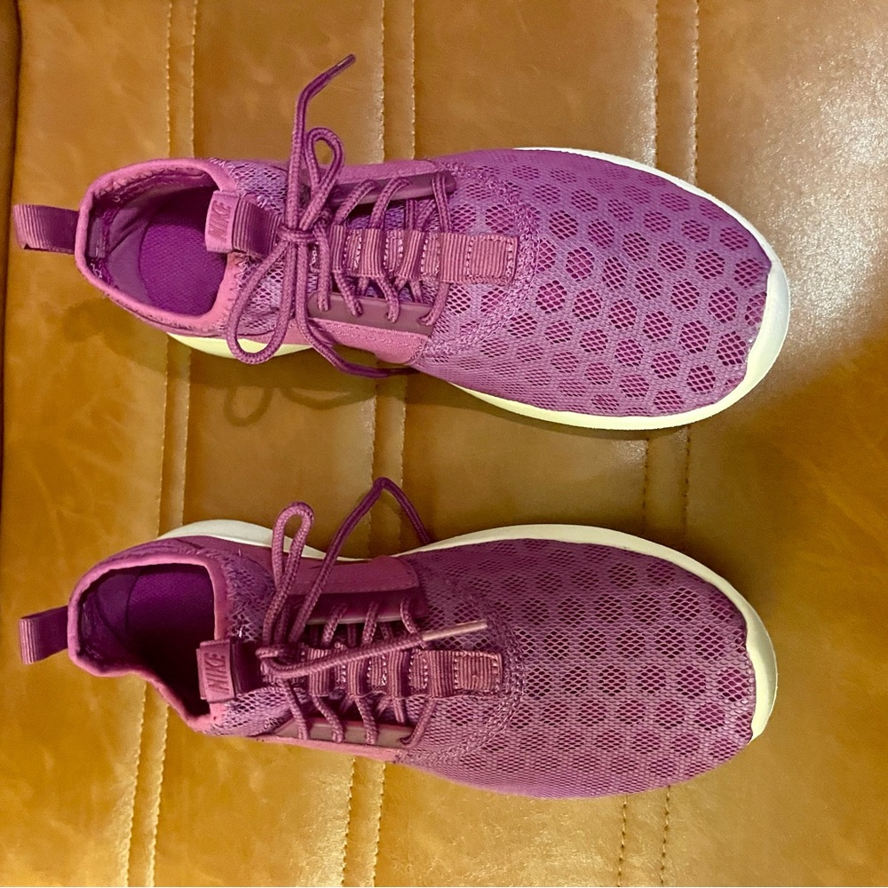BNWOT -NIKE Women's Size 8.5 Juvenate Athletic Sneaker